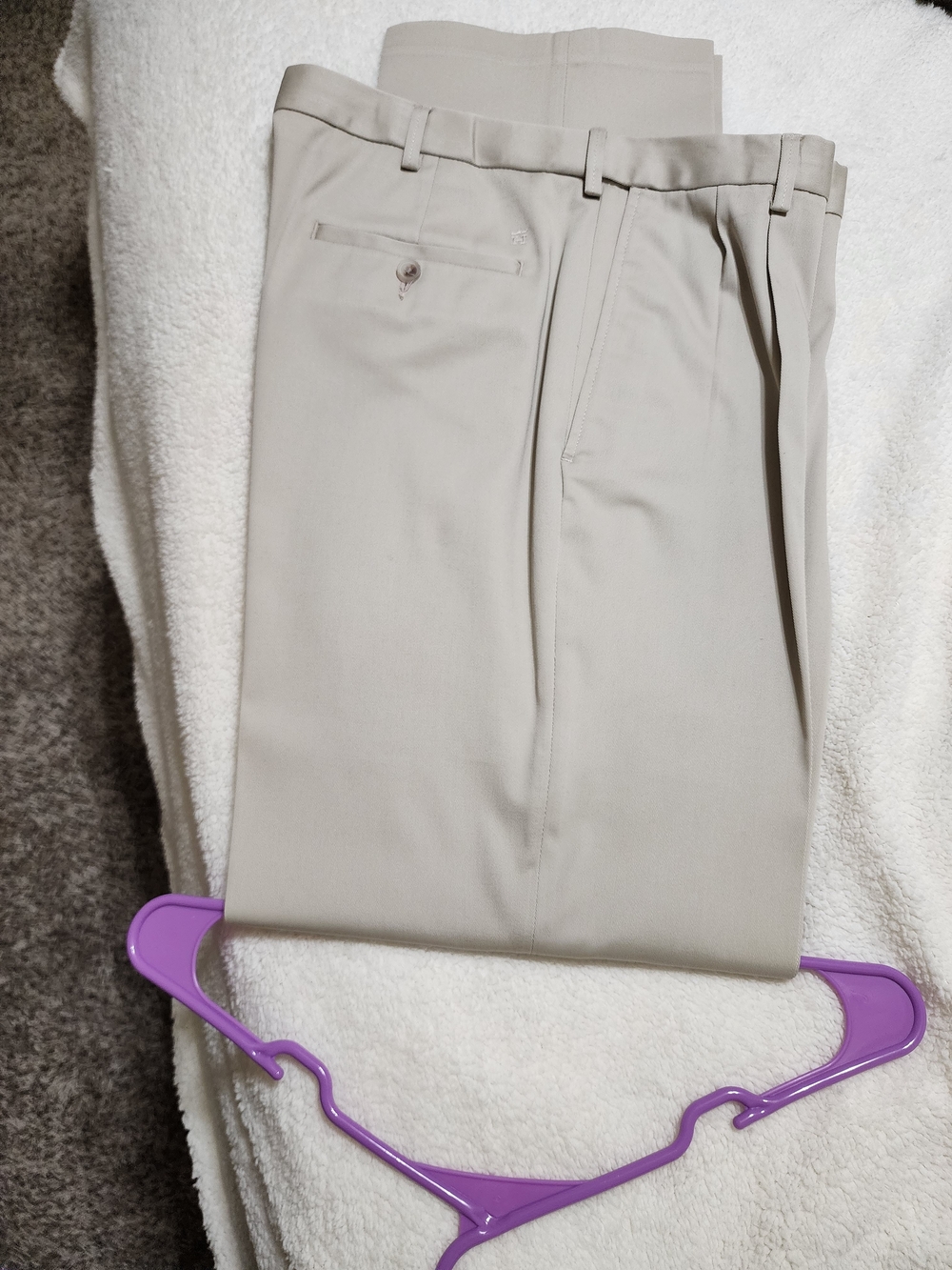 Haggar Men's Pleated Dress Pants in Light Khaki